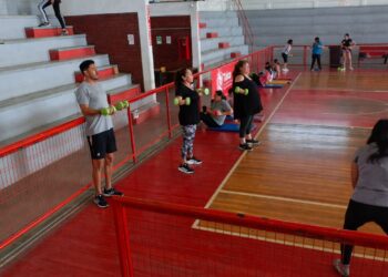 Gimnasio Cendyr alberga masivo taller funcional con sistema de estaciones