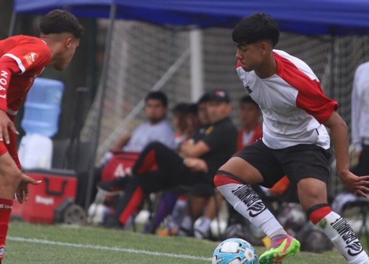 Ex Rangers prepara maletas rumbo a Italia y sus amigos se unen para apoyarlo