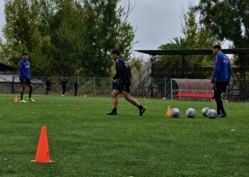 Rangers cambió cancha para entrenar por lluvia y DT hará cambios para visitar a Iquique