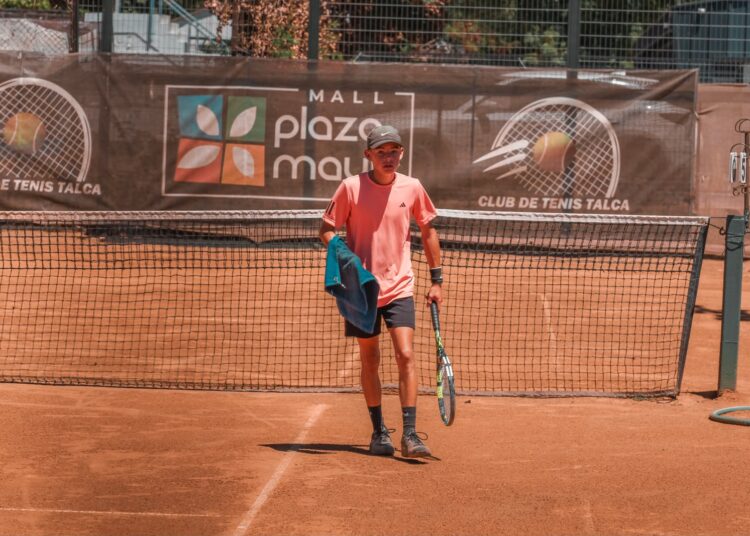 Gaspar Easton suma experiencia y títulos en intensa gira internacional juvenil