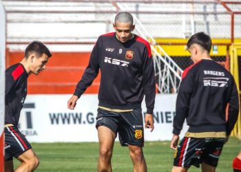 Otro jugador terminó lesionado en Rangers tras cierre de la primera rueda
