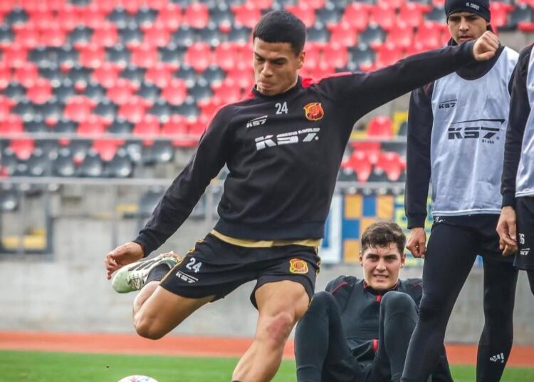 Rangers entrena en Fiscal “Iván Azócar” ensayando la idea para jugar ante Ñublense