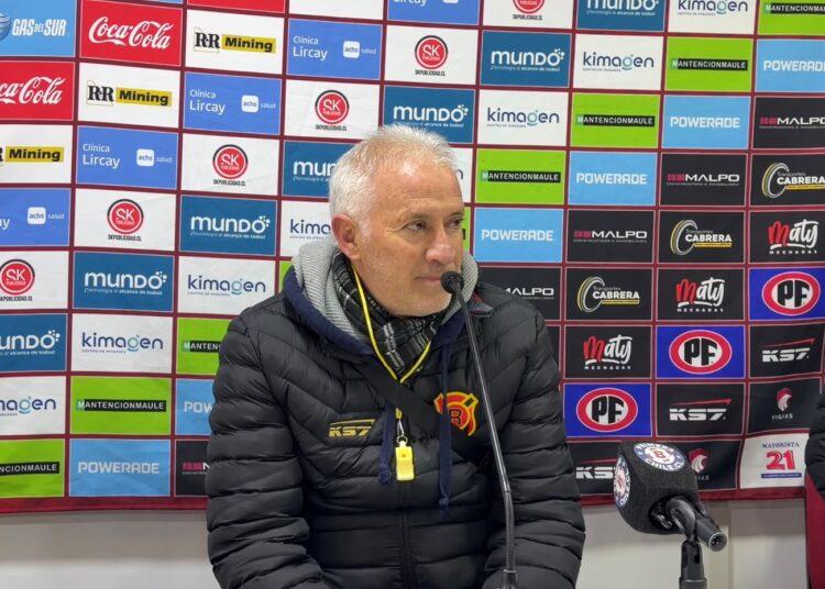 Basay y el “pepero”: “Por las necesidades que tenemos de gol, ojalá se pueda concretar de una vez por todas ese refuerzo”