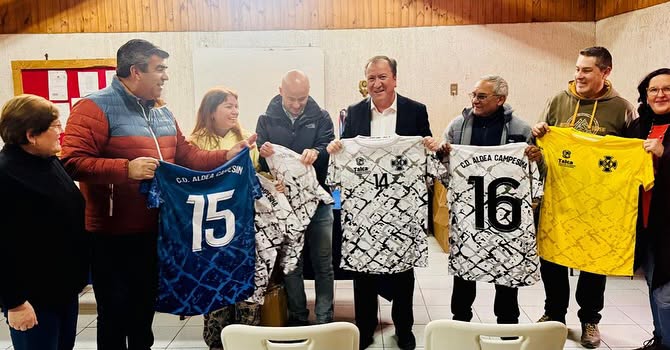 Entrega de nueva indumentaria fortalece al Club Deportivo Aldea Campesina