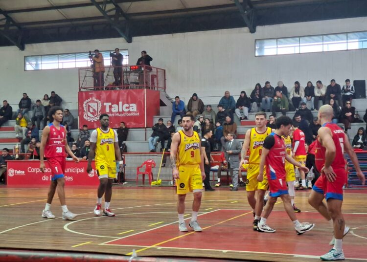 Español cayó ante la UC en su estreno del Clausura de la Liga Nacional