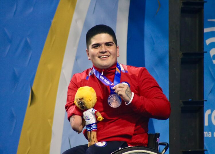 Williams Matamala logra histórico bronce para la paranatación maulina