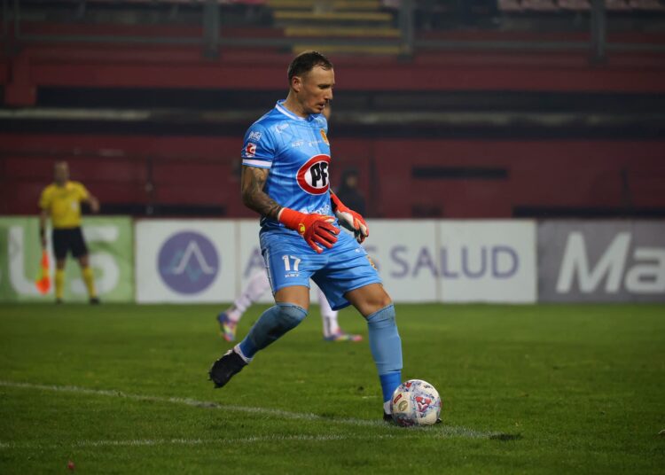Campestrini fue figura, atajó un penal, pero Rangers cayó en el final ante Ñublense