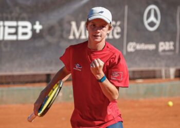 “Facu” Henríquez continúa en carrera en singles y sorprende en dobles en el Cosat G1 de Santiago