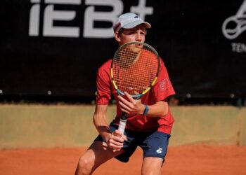 “Facu” Henríquez continúa en carrera en singles y sorprende en dobles en el Cosat G1 de Santiago