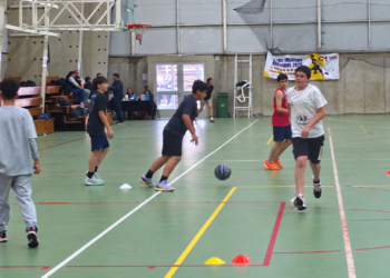Escuela Deportiva Constitución Básquetbol abre oportunidades en los cestos para niñas y niños gracias al Gore Maule